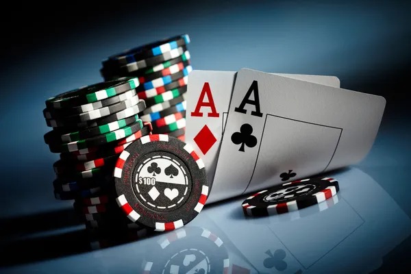 iOS browser view of live blackjack table with match commentary